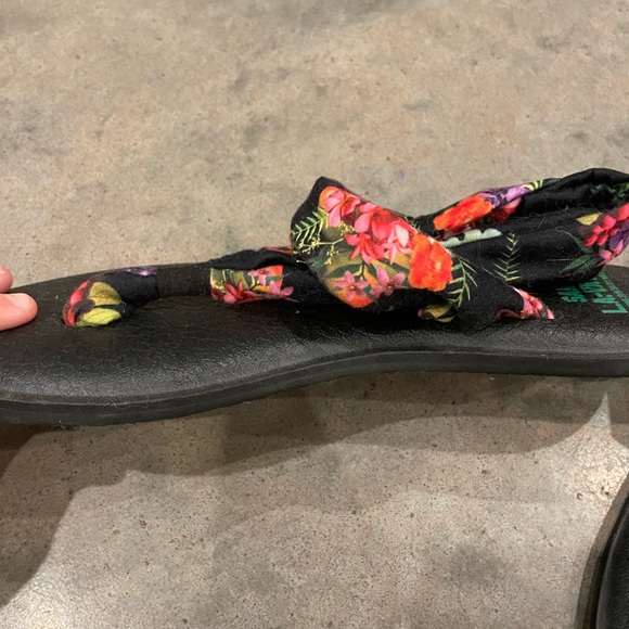 Floral Print Sanuk Sandals - Picture 2 of 2